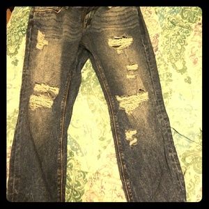 very cute ankle slim jeans with rips